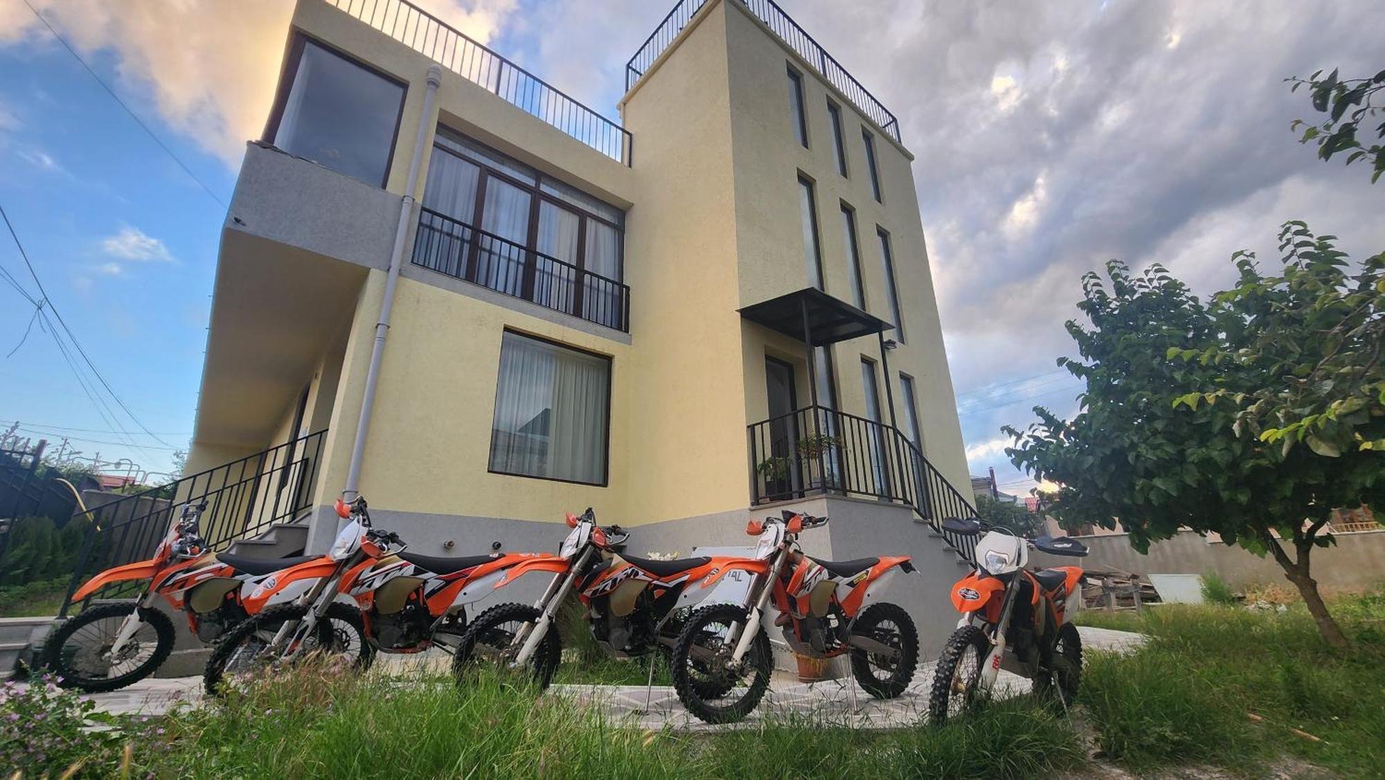 Panorama Family Hotel Телави Экстерьер фото